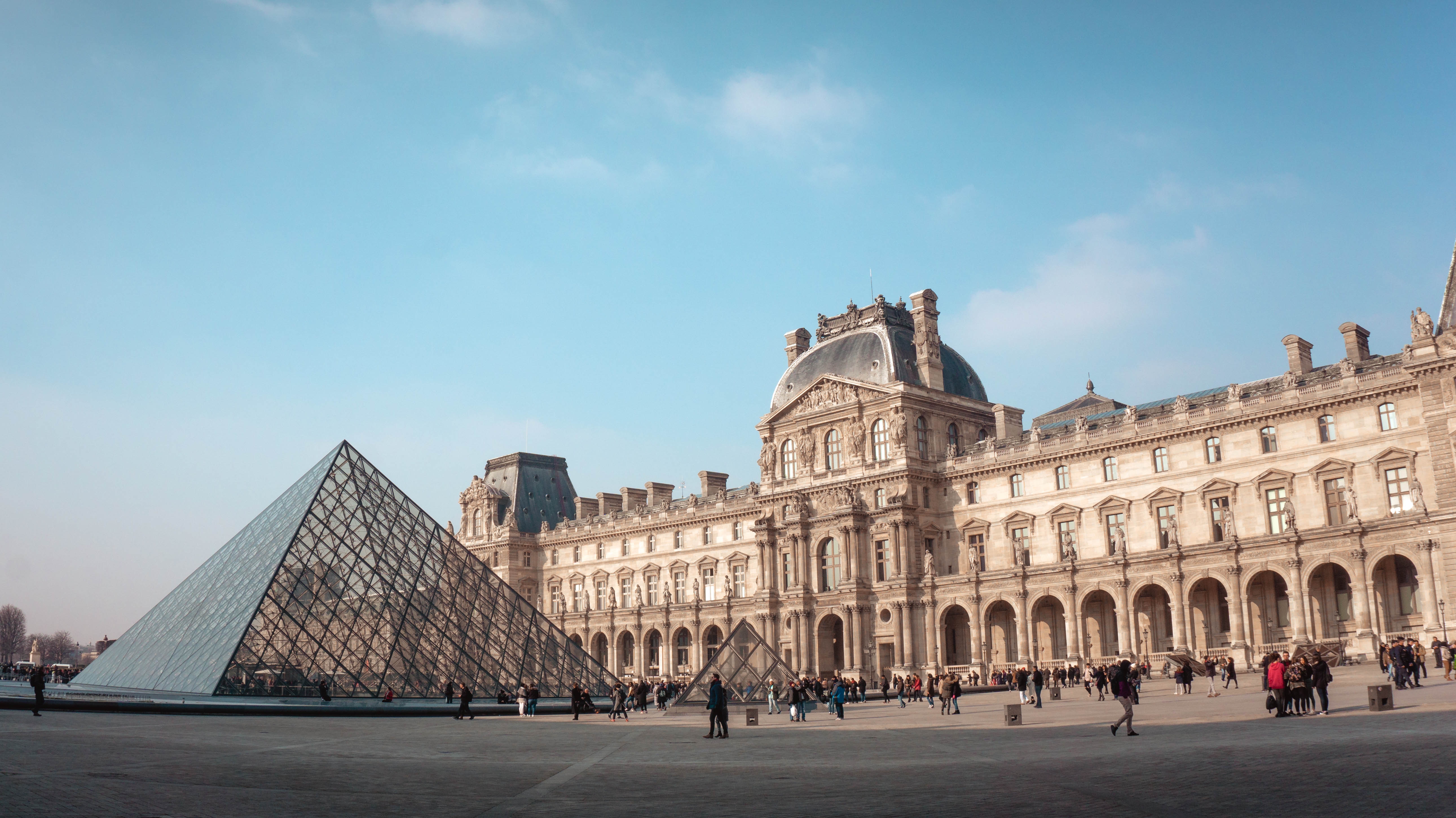 visit the Louvre with Sincura